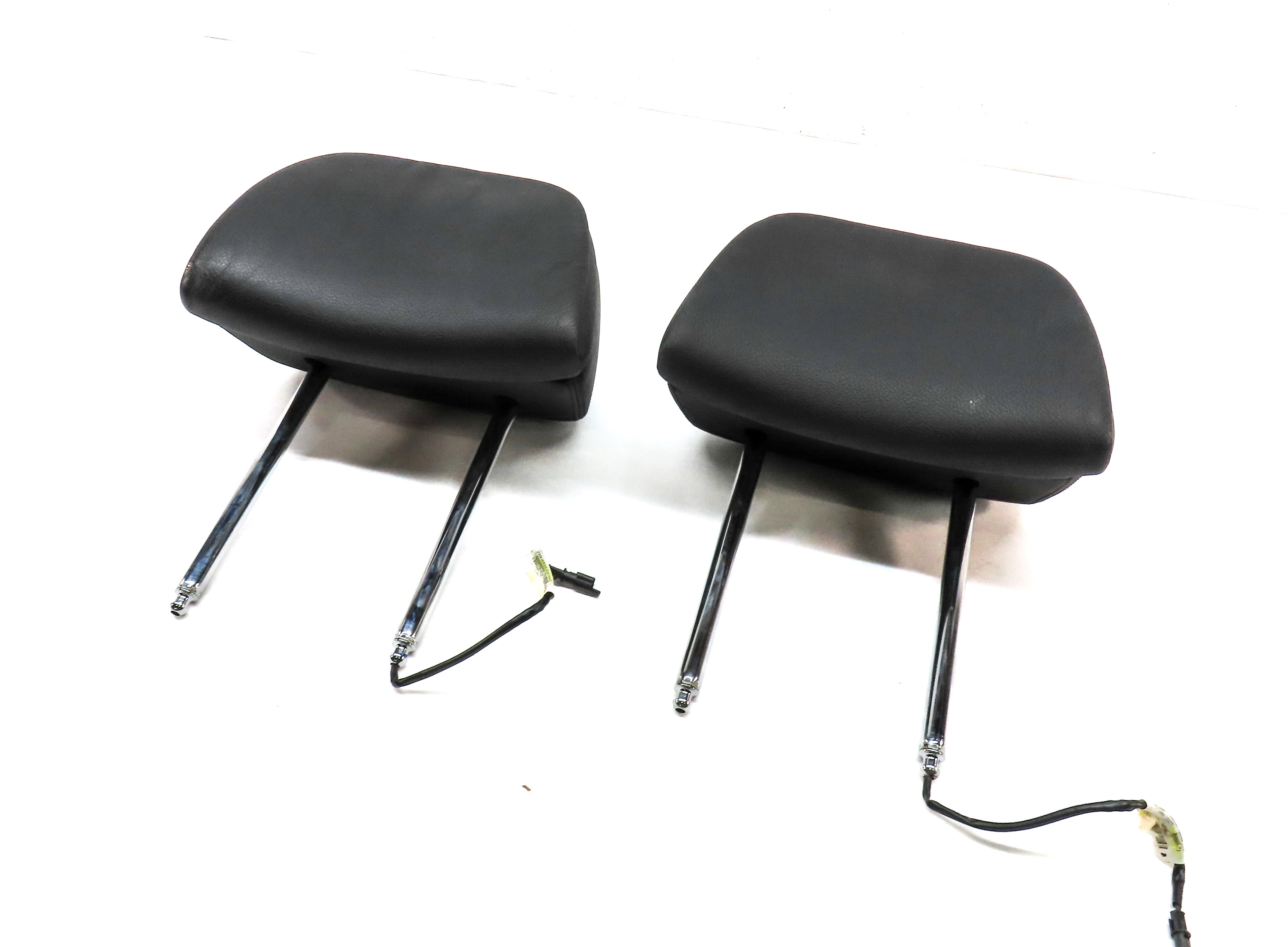 2010-2014 BMW X5 X6 (E70 E71 E72) FRONT LEFT & RIGHT SEAT HEADREST SET-2 (Black) — exact item pictured